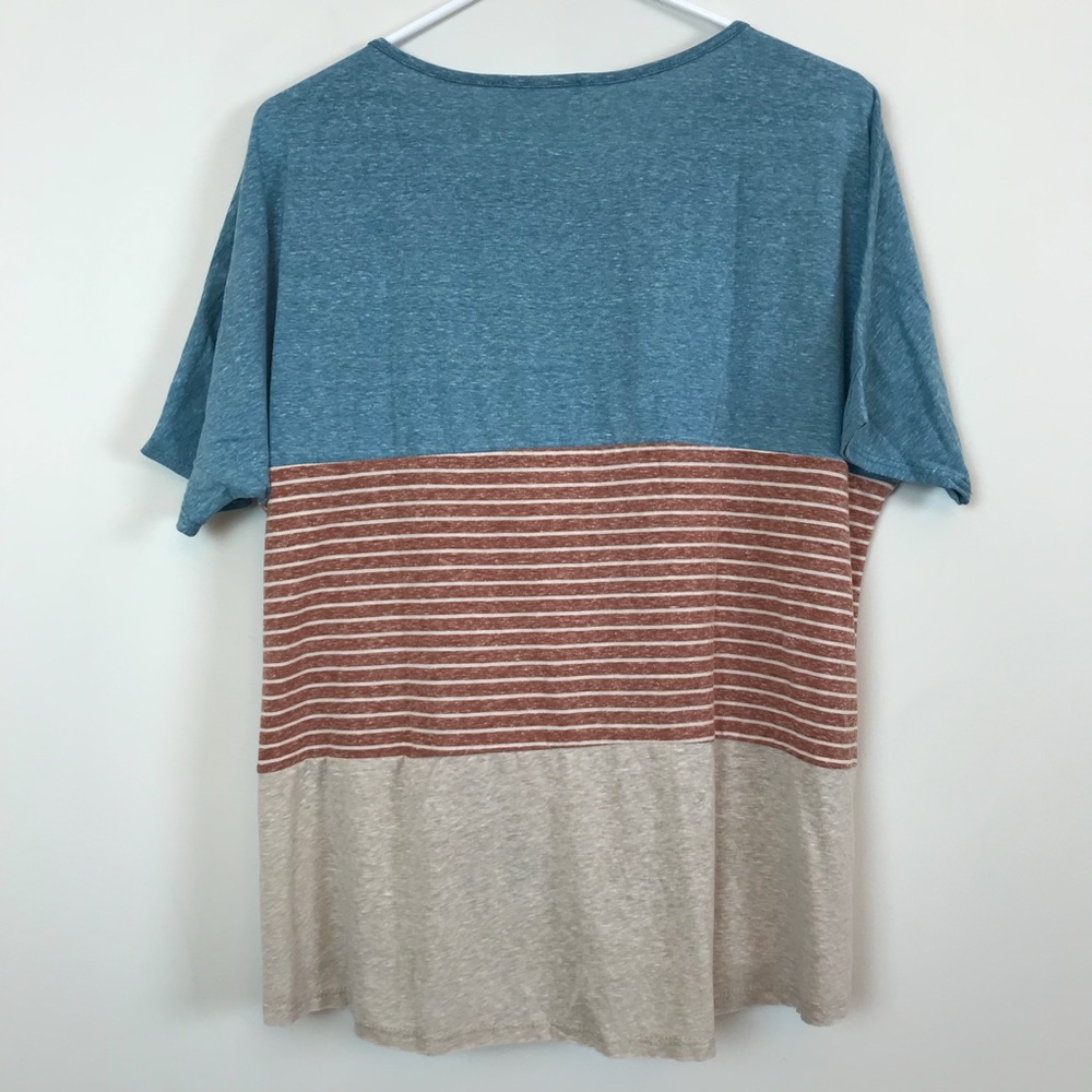 TAKING 1ST GOOD OFFER❗️Color Block Knot Tee - Picture 3 of 6